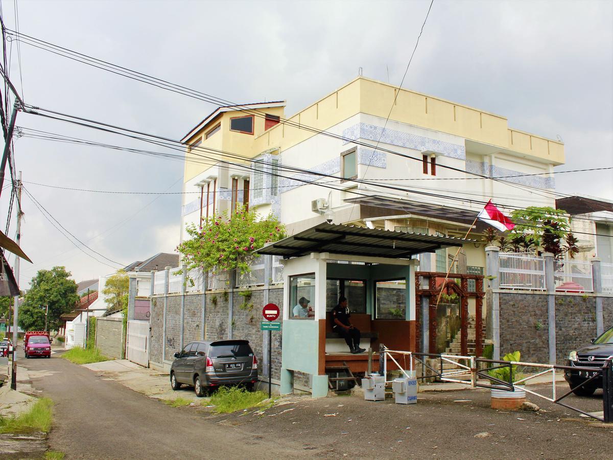 Zen Rooms Cassa Dua Pasteur Bandung Buitenkant foto